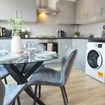 Contractor Stays - Fast Wifi, Free Parking