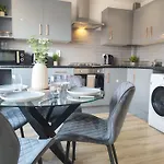 Contractor Stays - Fast Wifi, Free Parking