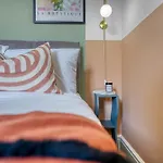 Stunning Design 3-Bedroom Townhouse Retreat In Southsea, Sleeps 8, Chic And Spacious - By Blue Puffin Stays