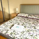 Spacious Two Bedrooms Apartment For Business And Holiday