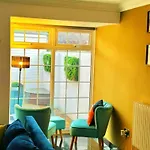 Kaly- Relaxing Garden, Central, Close Parking, Near Portsmouth Harbour Train Station, Gunwharf Quays, Southsea
