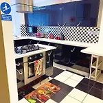 Kaly- Relaxing Garden, Central, Close Parking, Near Portsmouth Harbour Train Station, Gunwharf Quays, Southsea