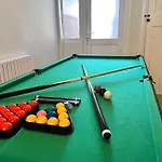 Annika - 3 Bedroom House, Driveway,2 Free Parking, Sleeps 7,Cozy Garden,Pool Table