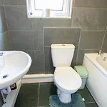 3 Bed Modern Home, Vibrant & Stylish, Sleep Upto 7