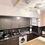 Colson - Best Find In Portsmouth, Sleeps 4, Centrally Located Near City Centre, Gunwharf And University