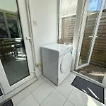 Open Mind Property - 9 Guests & Free Parking