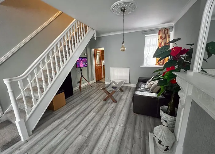Spacious Retreat - Remote Worker & Family Friendly