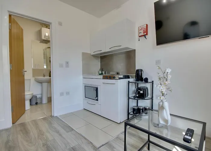 Aylward Apartments S19- Ground Floor Living Near City Centre, Gunwharf Quays, And Dockyard