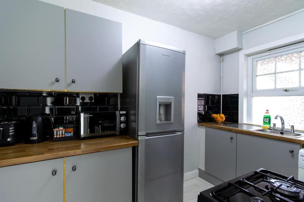 Open Mind Property - Southsea With Free Parking Apartment *