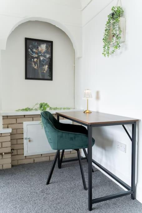 Open Mind Property - Southsea With Free Parking *