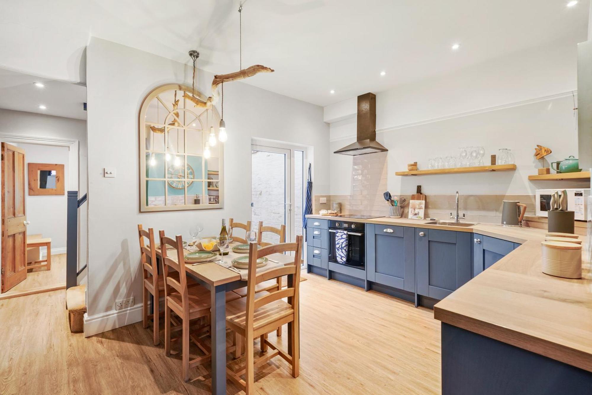 Blue Puffin Stays: Spacious 3-bed Townhouse With Free Parking Casa de férias *