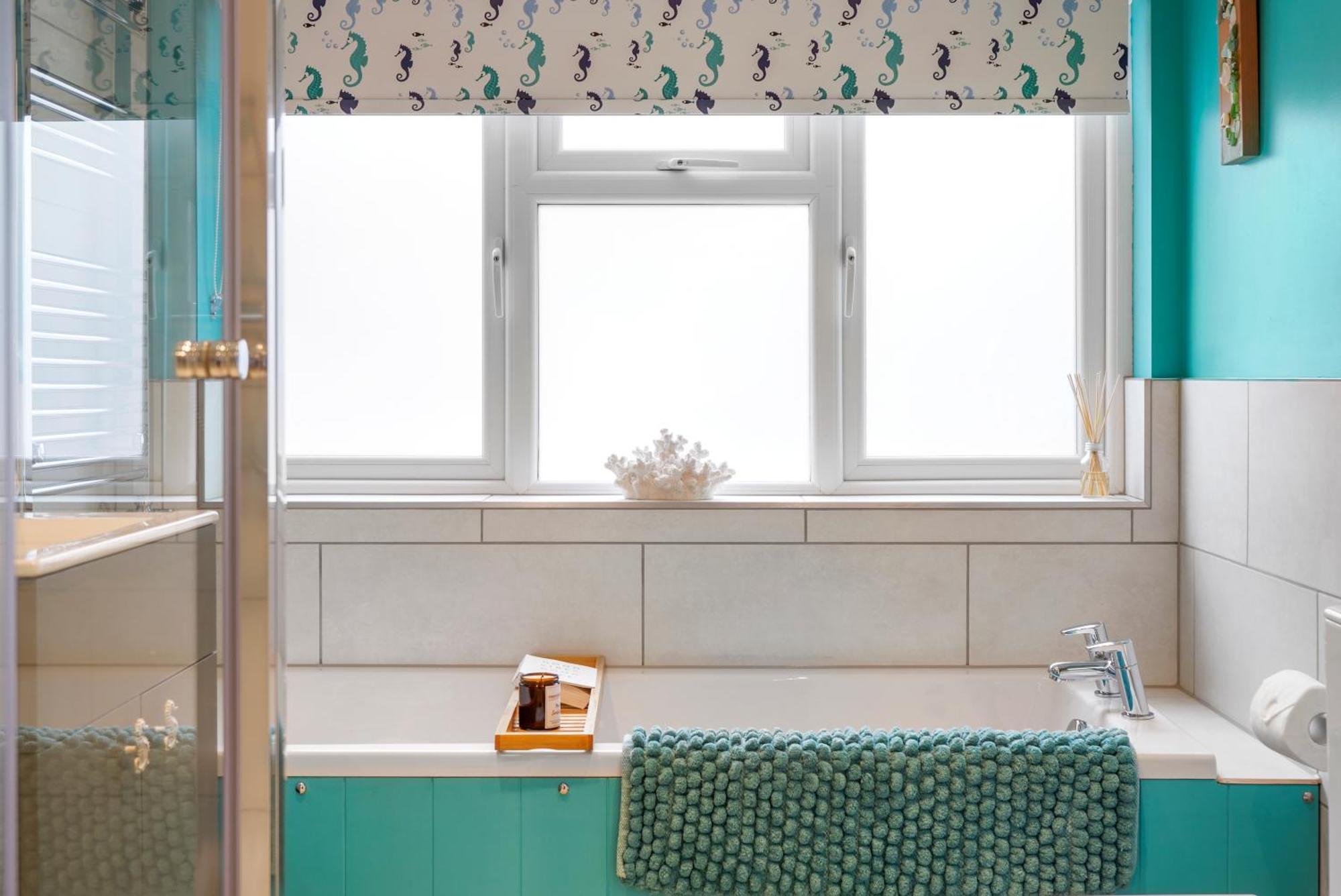 Casa de férias Blue Puffin Stays: Spacious 3-bed Townhouse With Free Parking