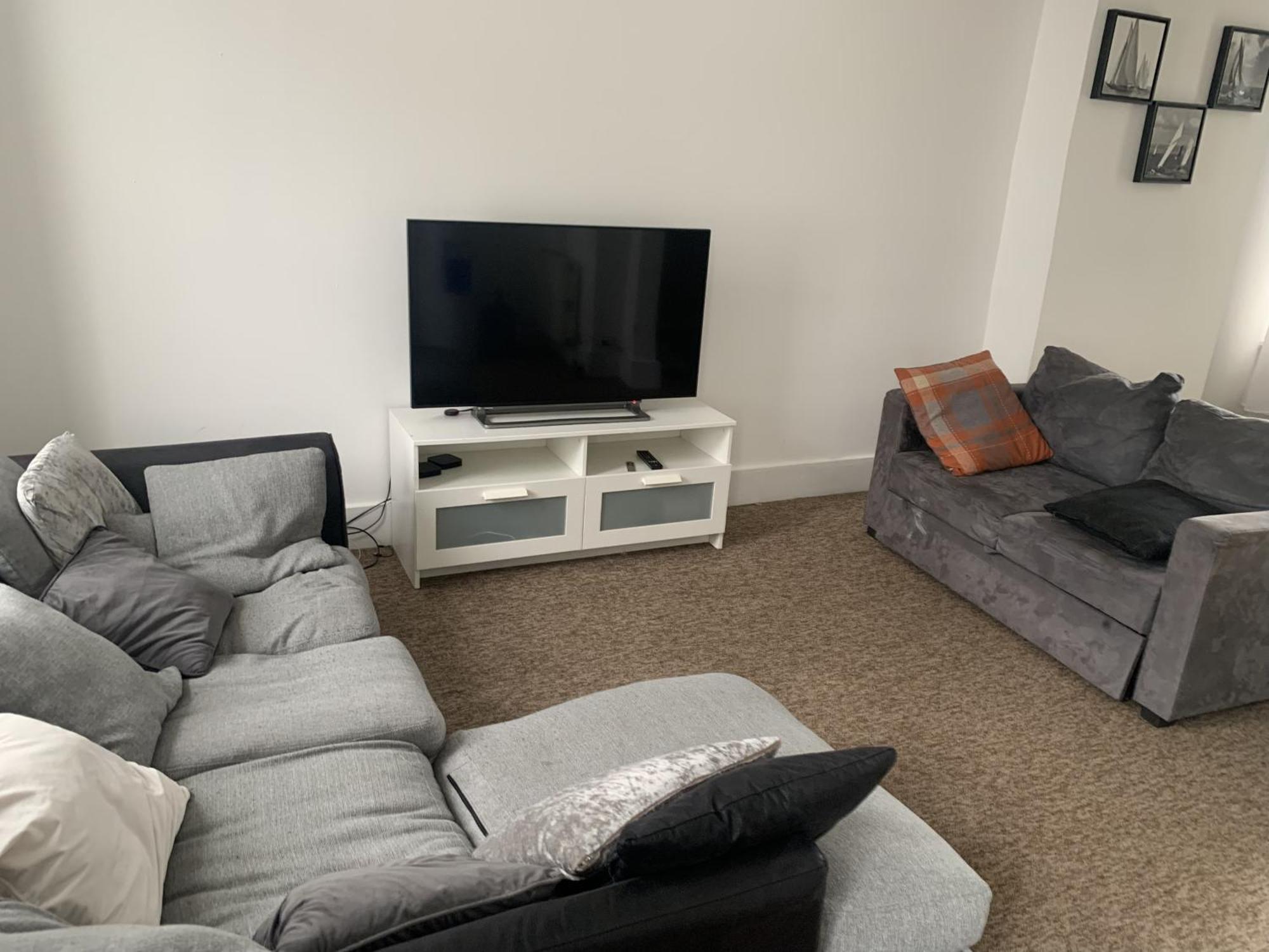Double Bedroom *
