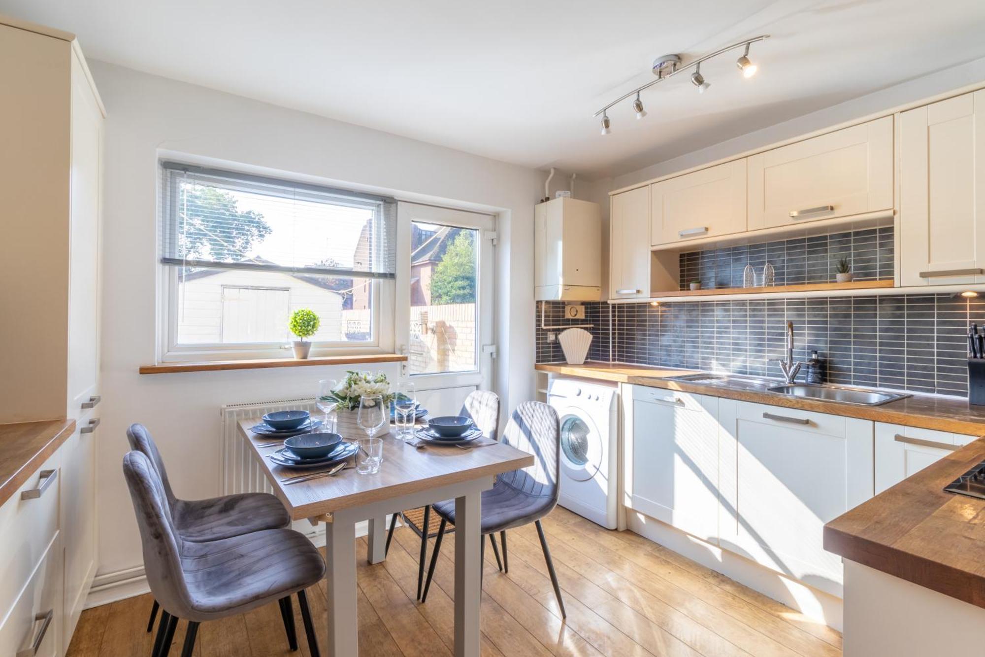 Holiday home Open Mind - 4 Beds 2 Bathrooms & Parking *