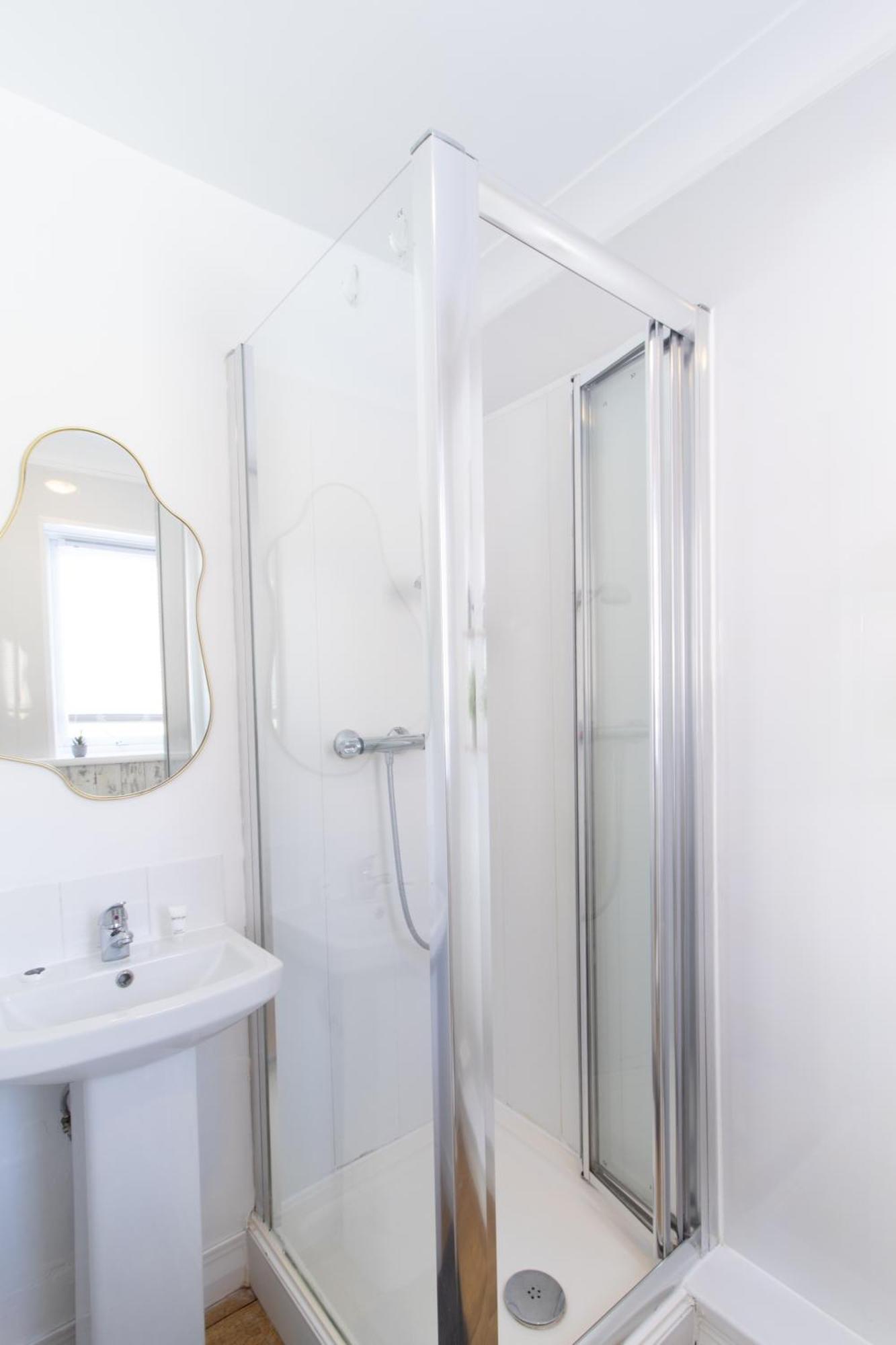 Open Mind - 4 Beds 2 Bathrooms & Parking