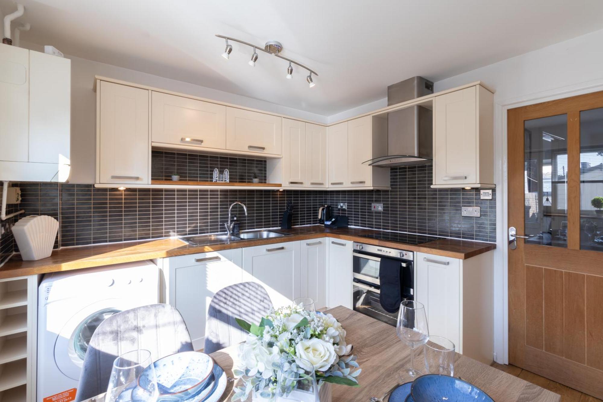 Open Mind - 4 Beds 2 Bathrooms & Parking Portsmouth