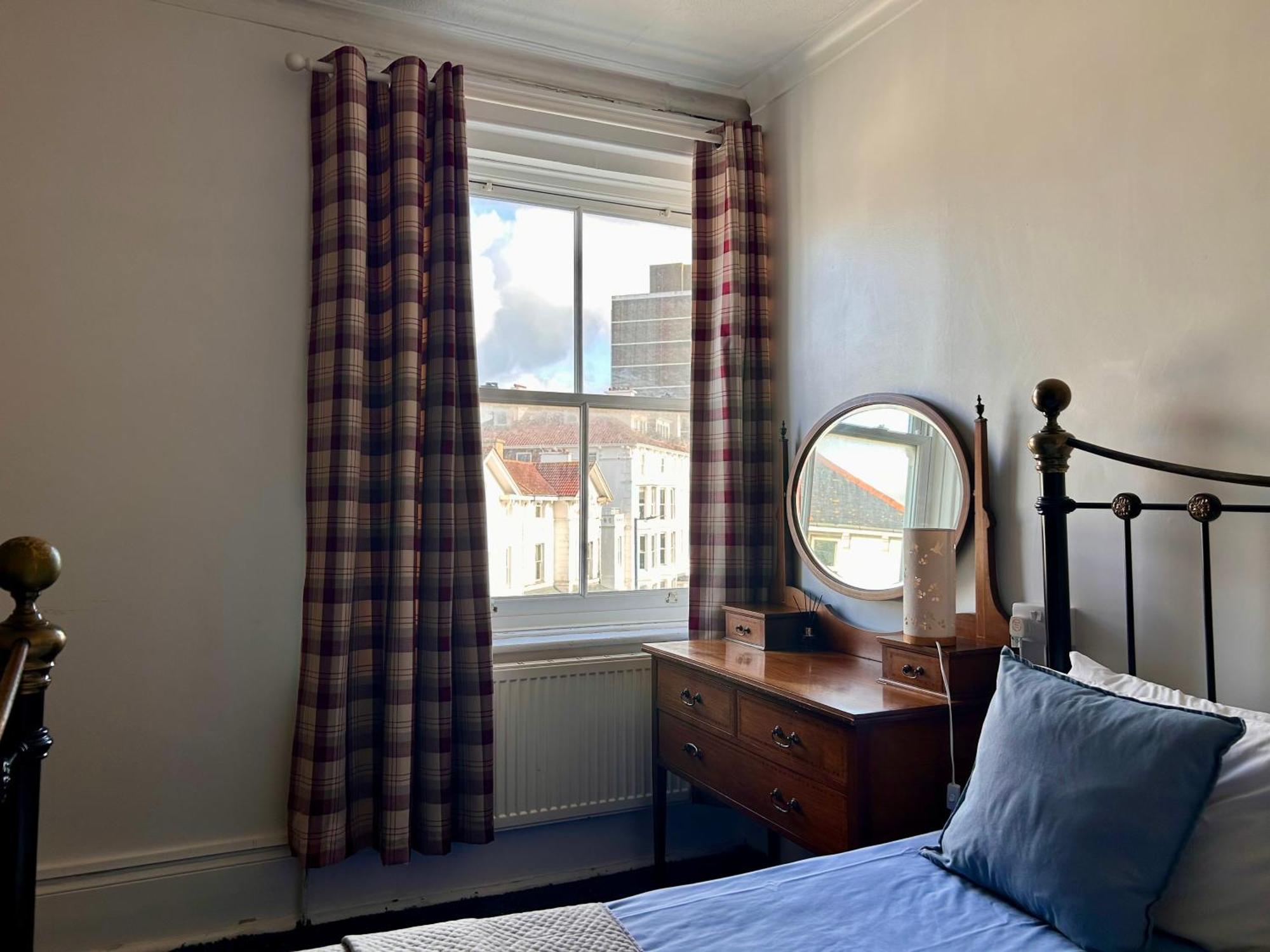 Clarence Quarters Self-catering Guest house *