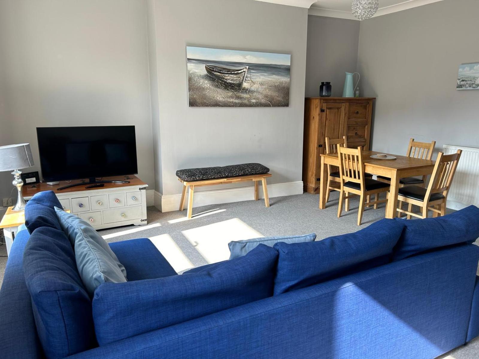 And Convenient With Private Parking Apartment *