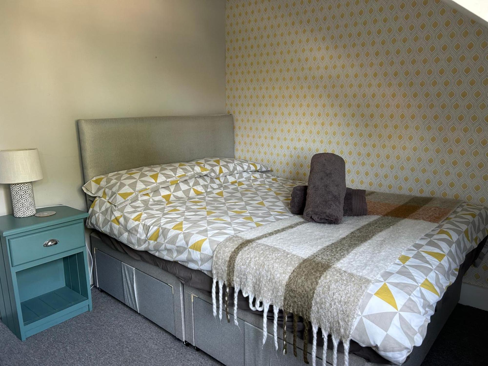 And Convenient With Private Parking * Portsmouth