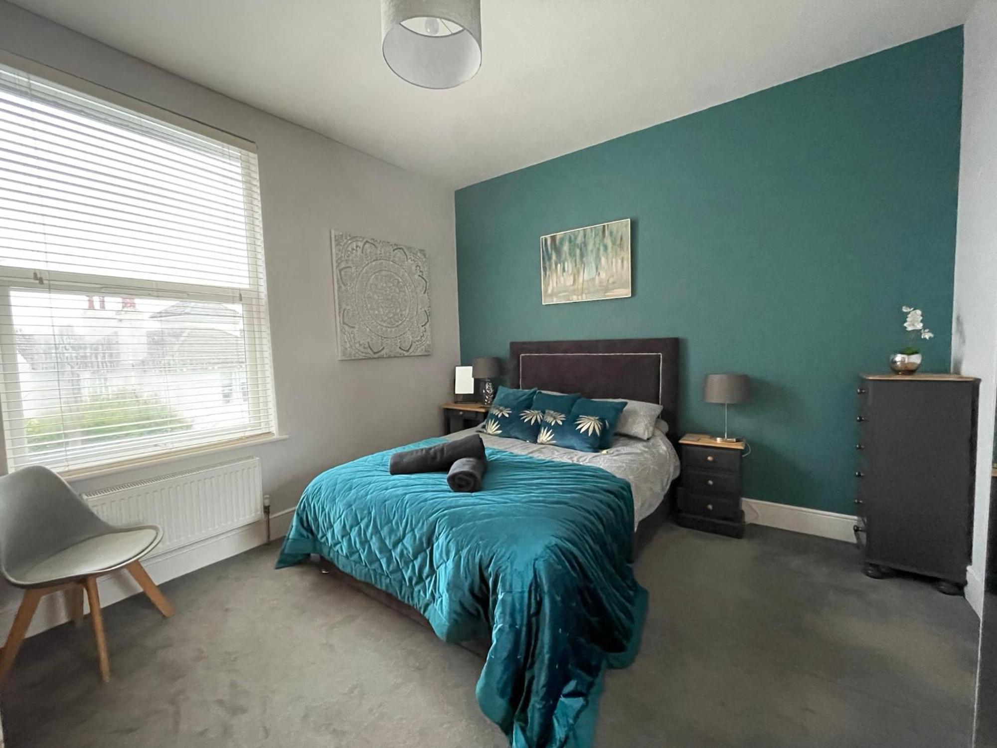 Between & Shops - Private Parking En-suite Apartment Portsmouth