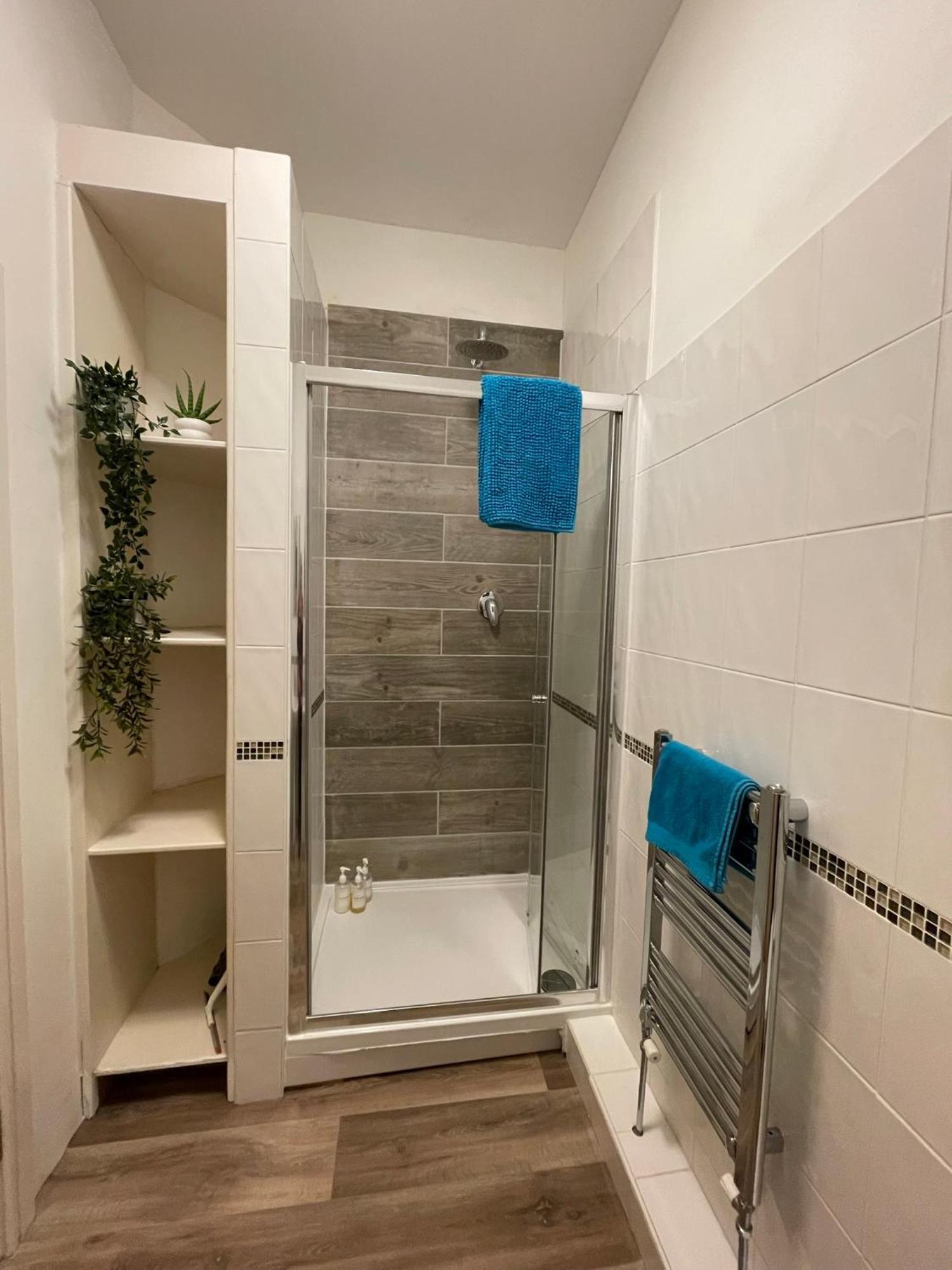 Between & Shops - Private Parking En-suite Portsmouth