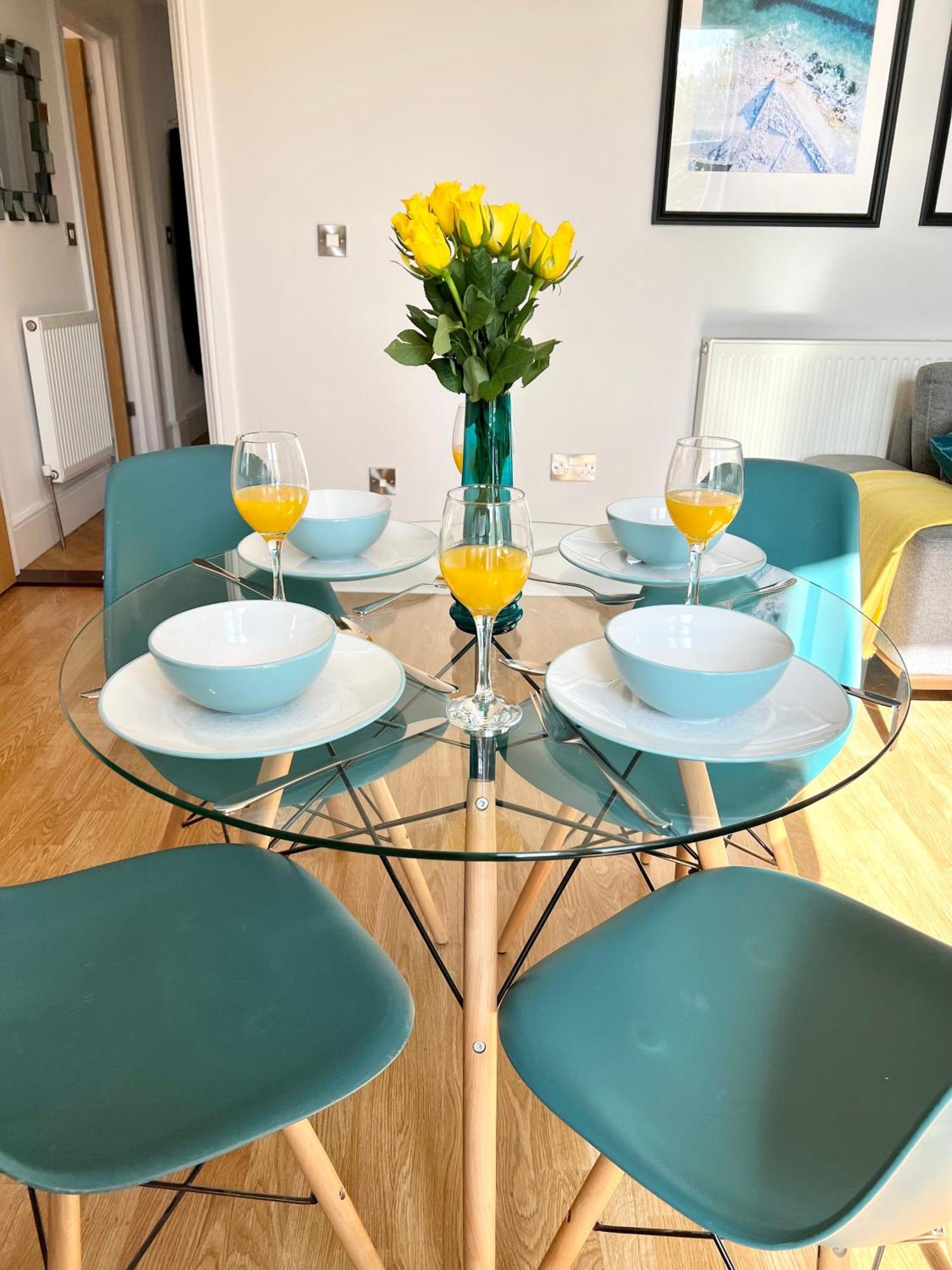 Between & Shops - Private Parking En-suite Apartment *