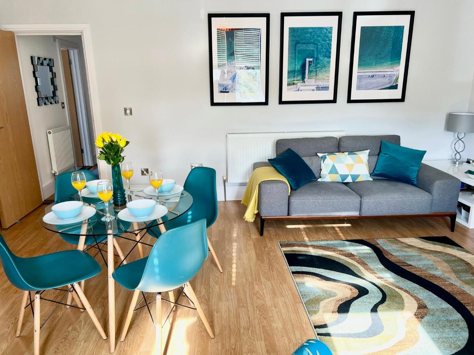 Between & Shops - Private Parking En-suite *