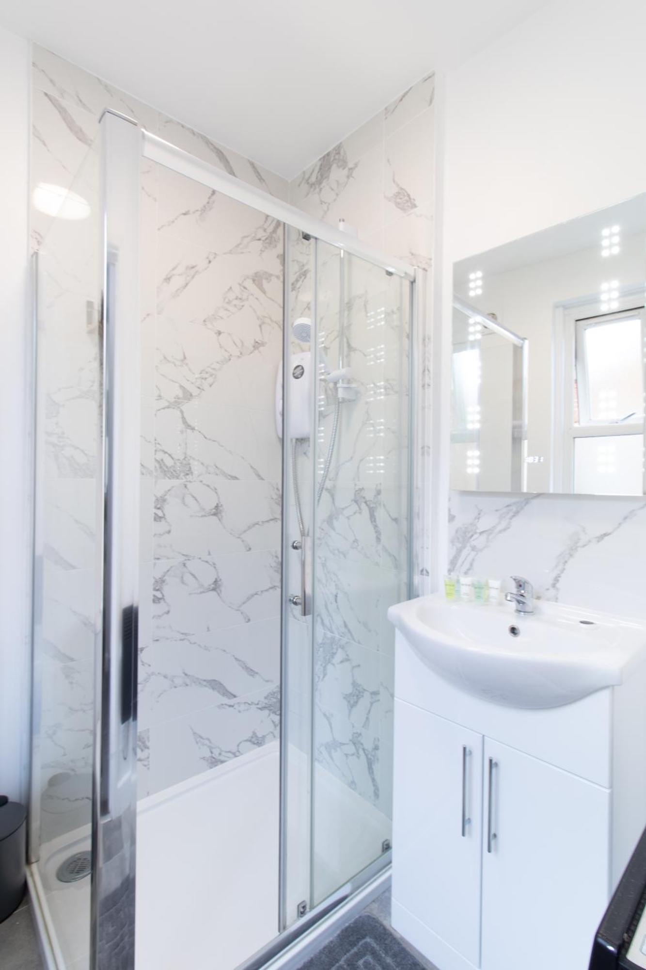 Open Mind - With 2 Double Beds Apartment Portsmouth