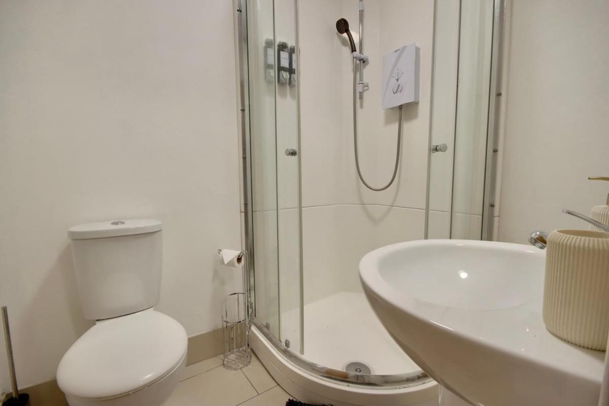 Aylward Apartments Compact Studio, Near City Centre And Gunwharf Quays