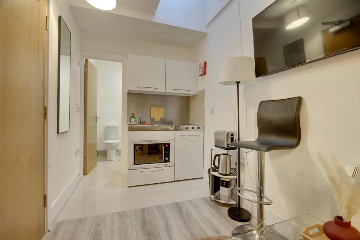Aylward Apartments Compact Studio, Near City Centre And Gunwharf Quays Apartment