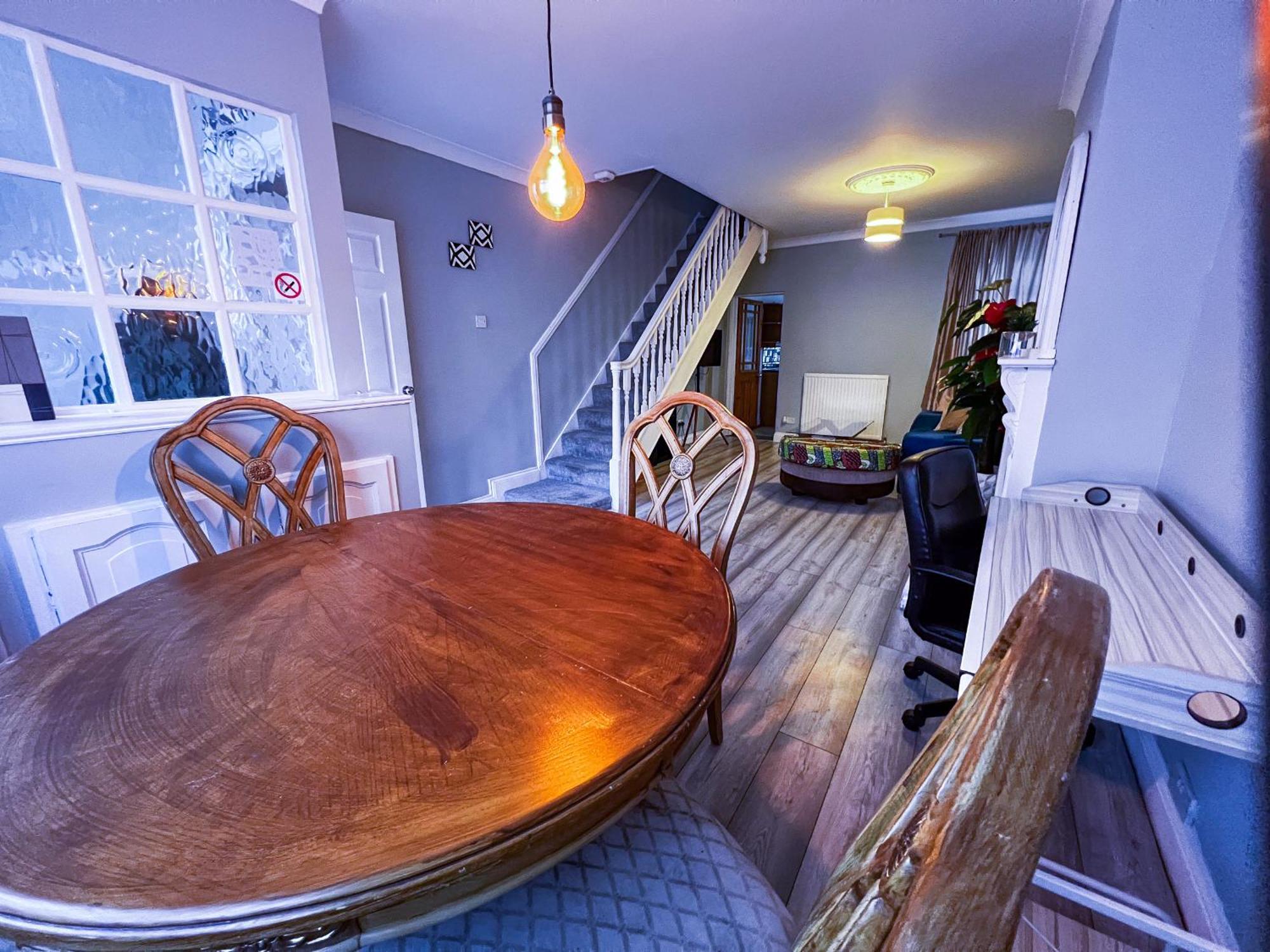 Spacious Retreat - Remote Worker & Family Friendly Holiday home *
