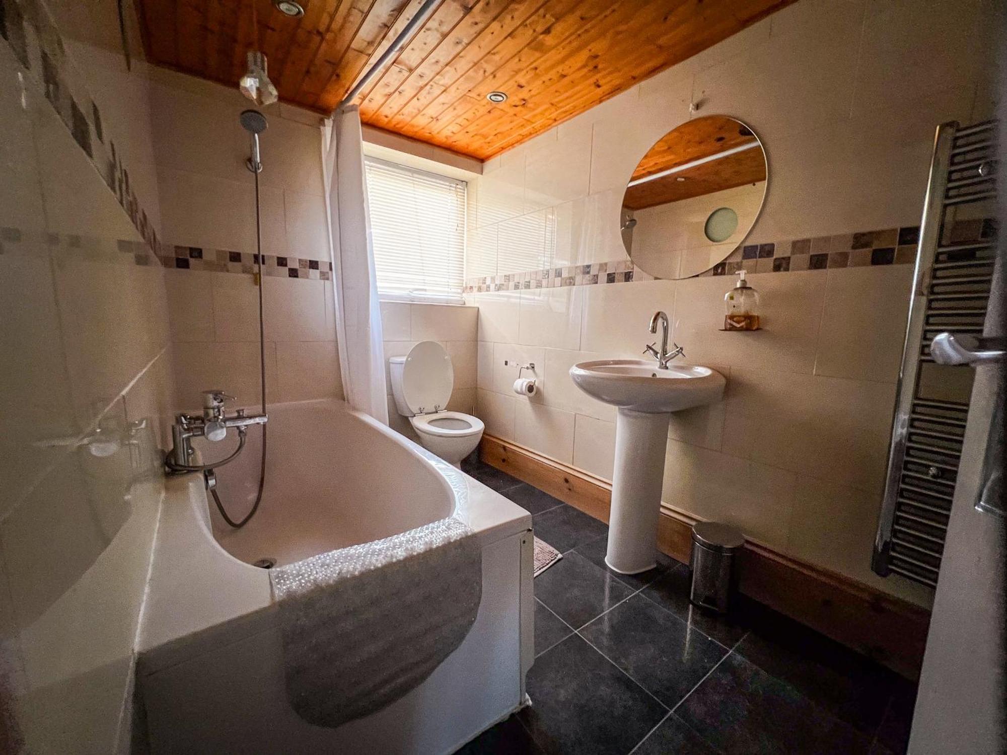Holiday home Spacious Retreat - Remote Worker & Family Friendly