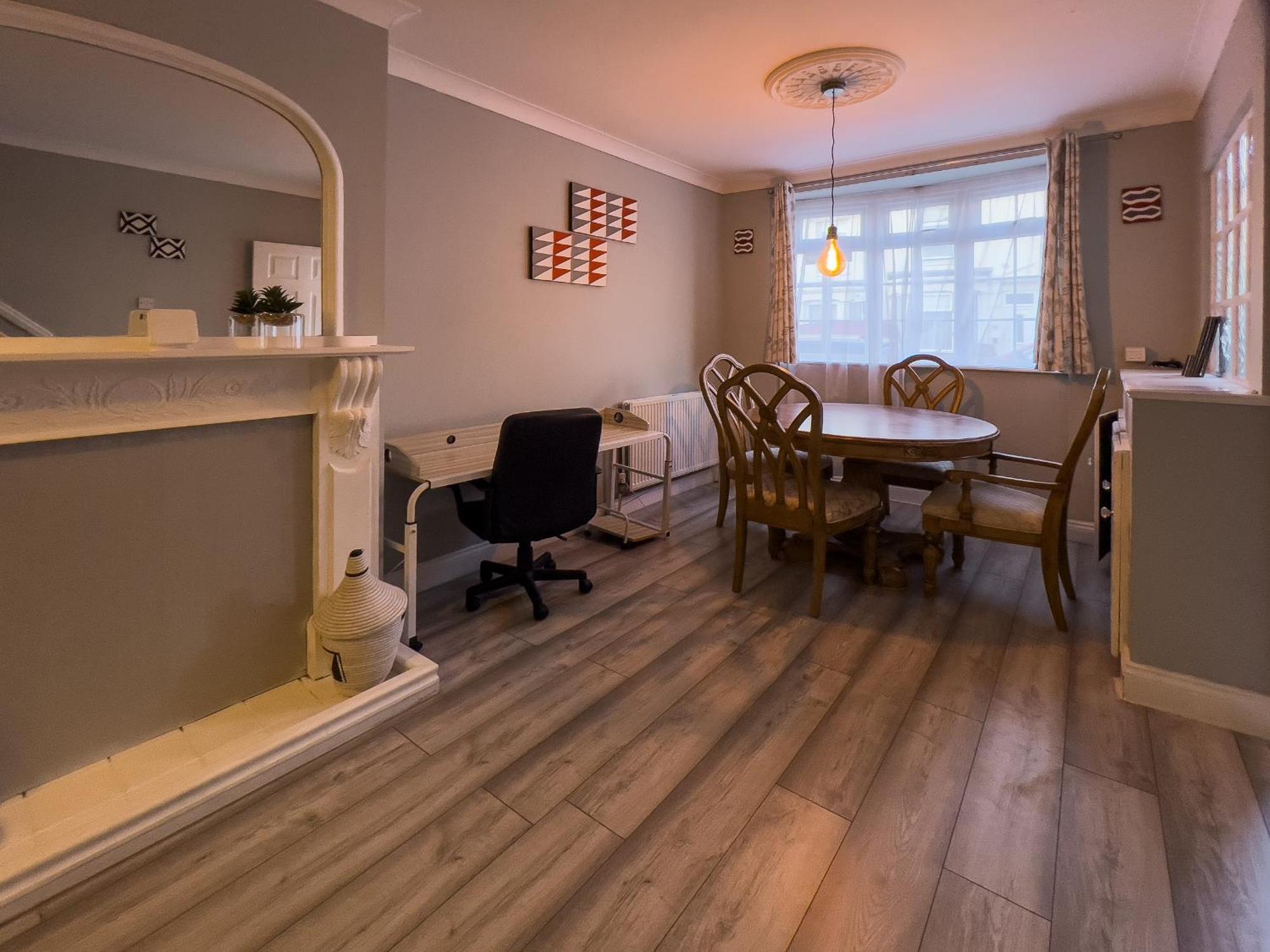 Spacious Retreat - Remote Worker & Family Friendly