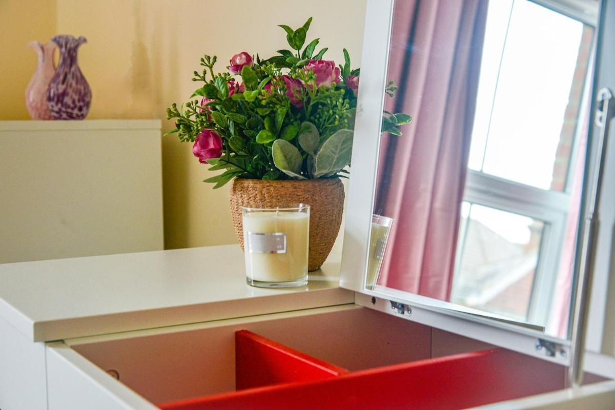 Apartment 2 Bed Seaside Flat In Southsea - Entire