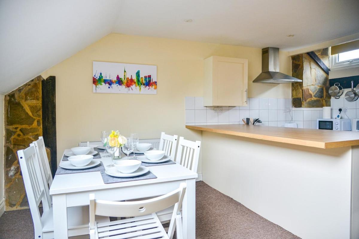 2 Bed Seaside Flat In Southsea - Entire
