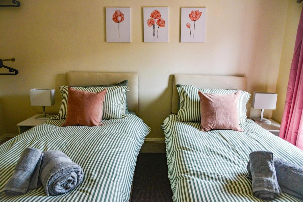 2 Bed Seaside Flat In Southsea - Entire Apartment