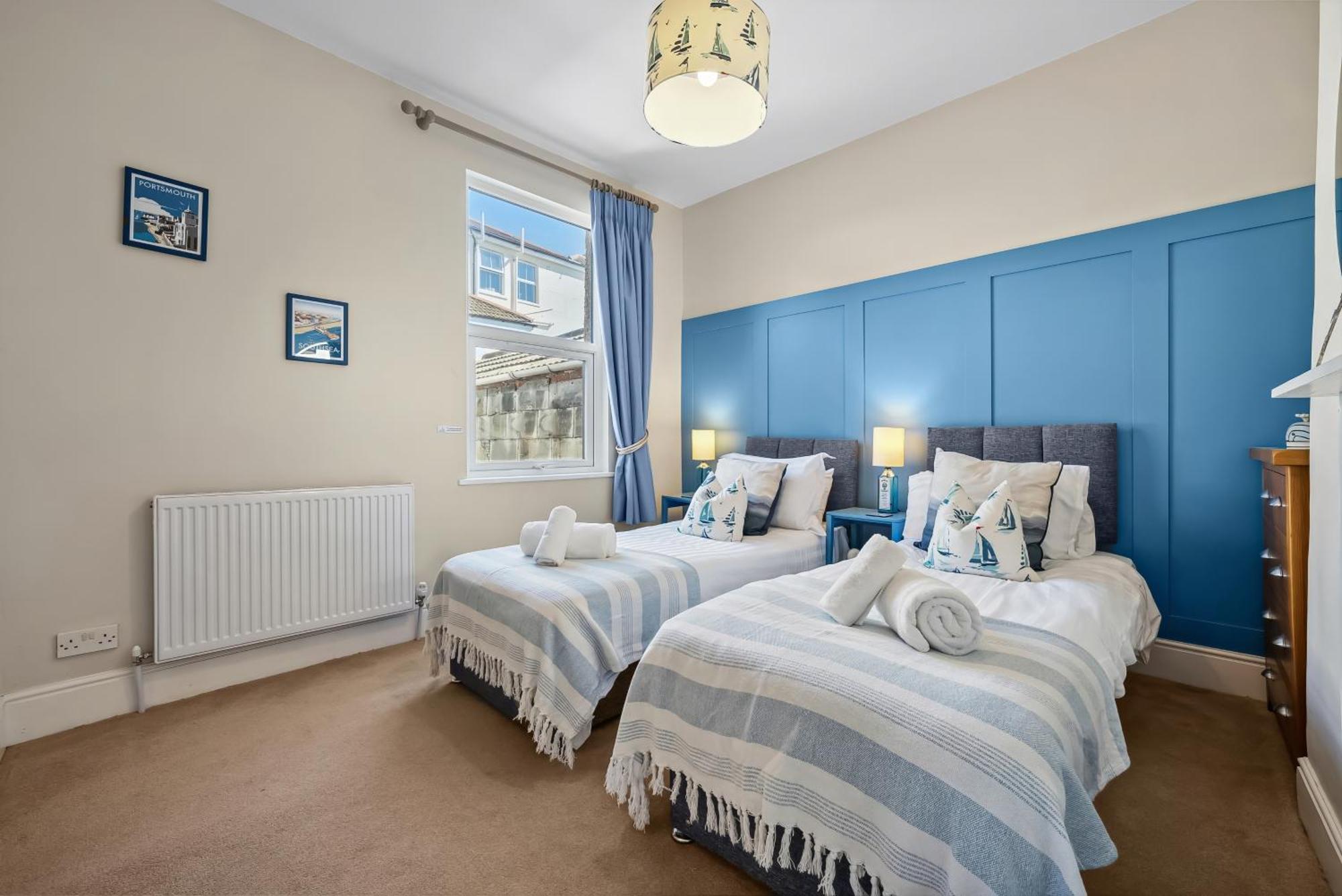 Casa de férias Blue Puffin Stays: Spacious 3-bed Townhouse With Free Parking