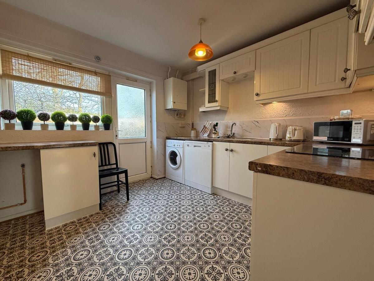 Southsea Cozy With Hot Tub Free Parking