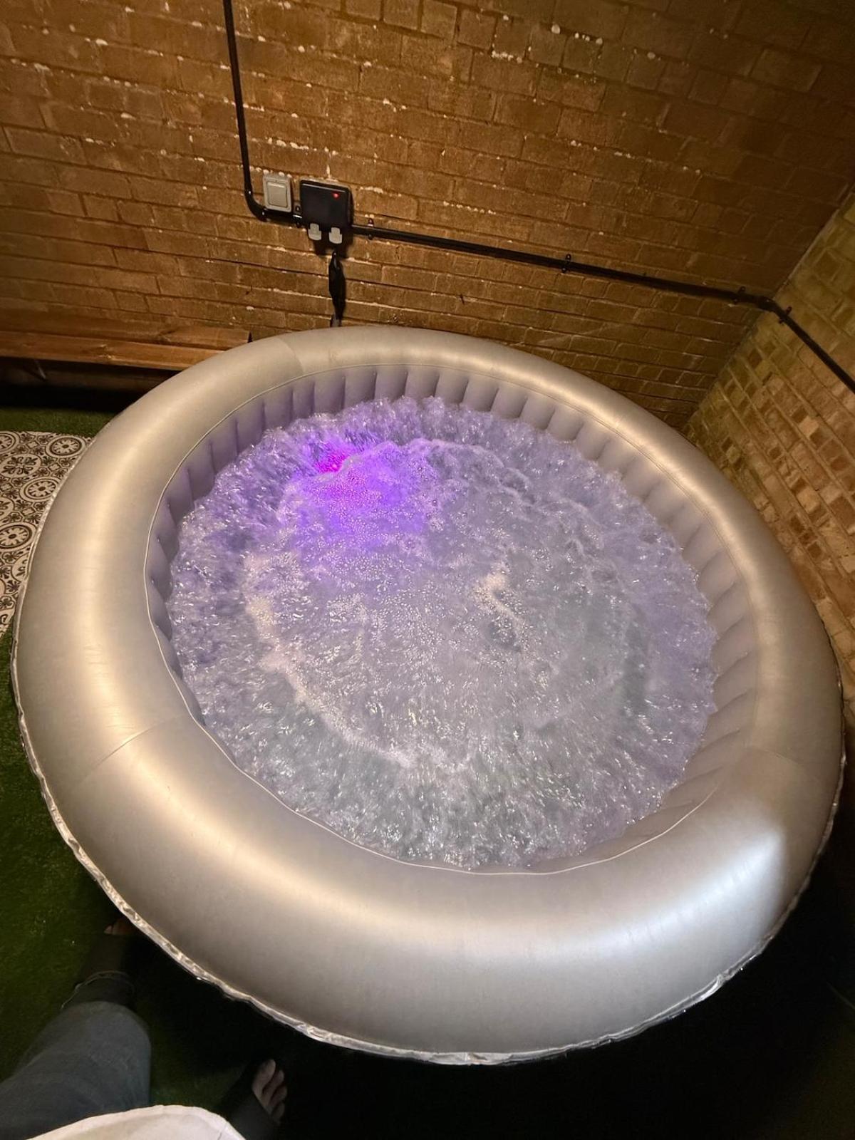 Southsea Cozy With Hot Tub Free Parking Holiday home *