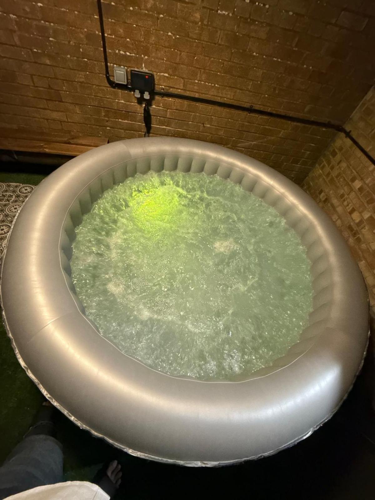Southsea Cozy With Hot Tub Free Parking *
