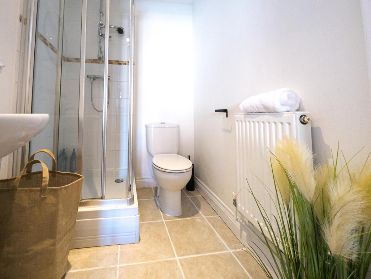 En With Pool Table And Private Balcony Apartment