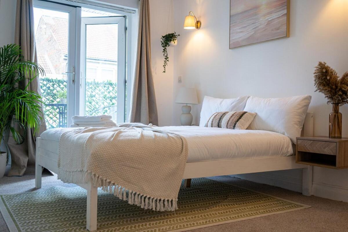 Apartment En With Pool Table And Private Balcony Portsmouth