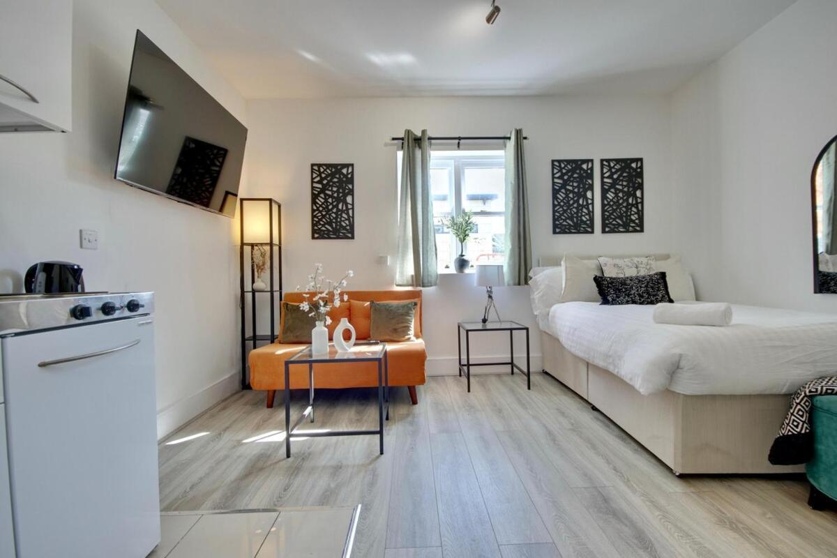 Aylward S19- Ground Floor Living Near Centre, Gunwharf Quays, And Dockyard Apartment Portsmouth