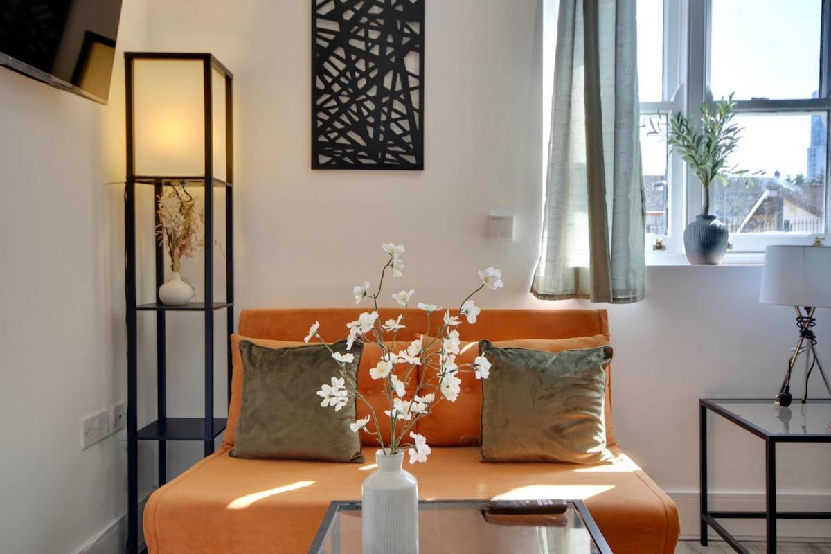 Aylward S19- Ground Floor Living Near Centre, Gunwharf Quays, And Dockyard *