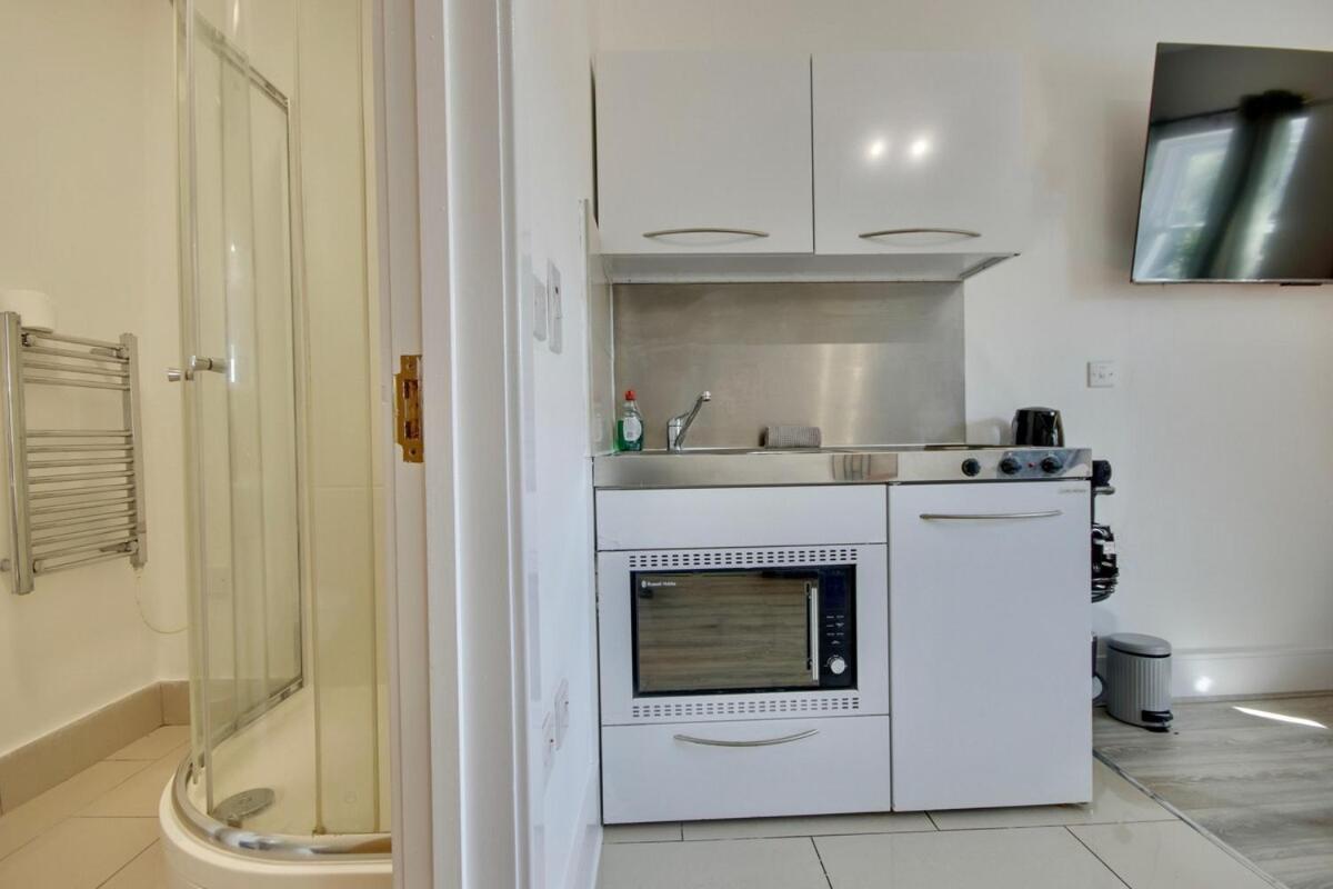 Aylward S19- Ground Floor Living Near Centre, Gunwharf Quays, And Dockyard Apartment