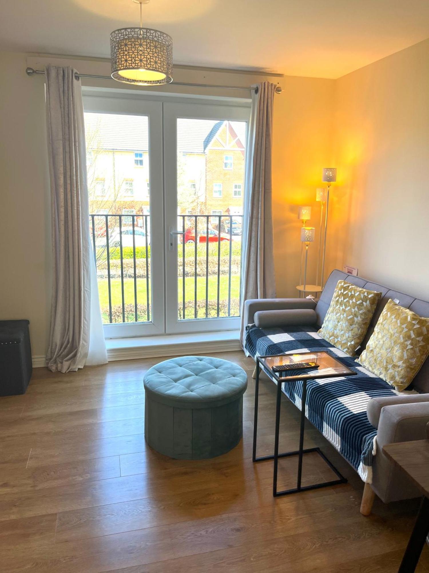 Cosy Two Bedrooms Flat Suitable For A Short Trip *