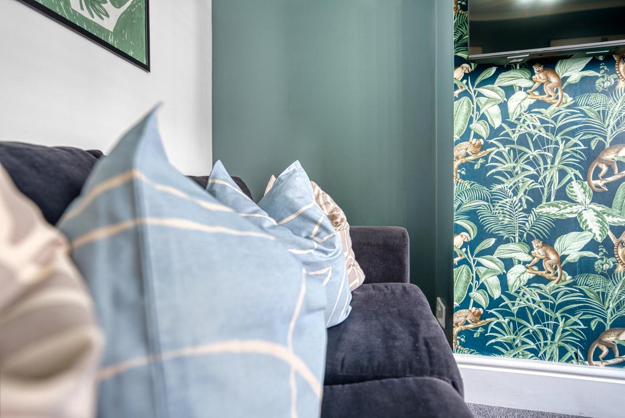 Holiday home Stunning Design 3-Bedroom Townhouse Retreat In Southsea, Sleeps 8, Chic And Spacious - By Blue Puffin Stays *