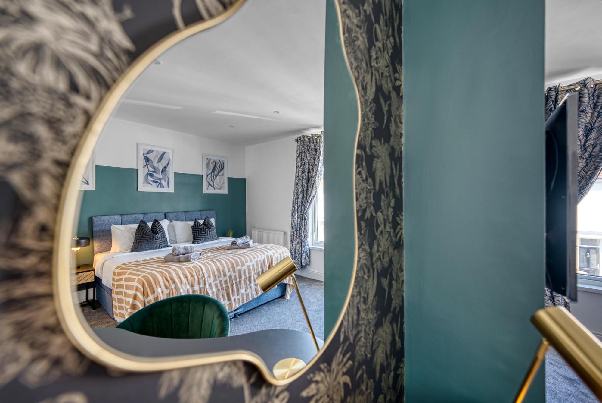 Stunning Design 3-Bedroom Townhouse Retreat In Southsea, Sleeps 8, Chic And Spacious - By Blue Puffin Stays Holiday home Portsmouth