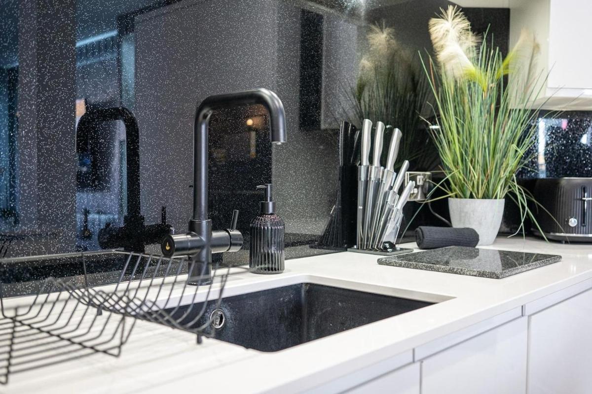 Modern 2bedrooms With En & Private Parking