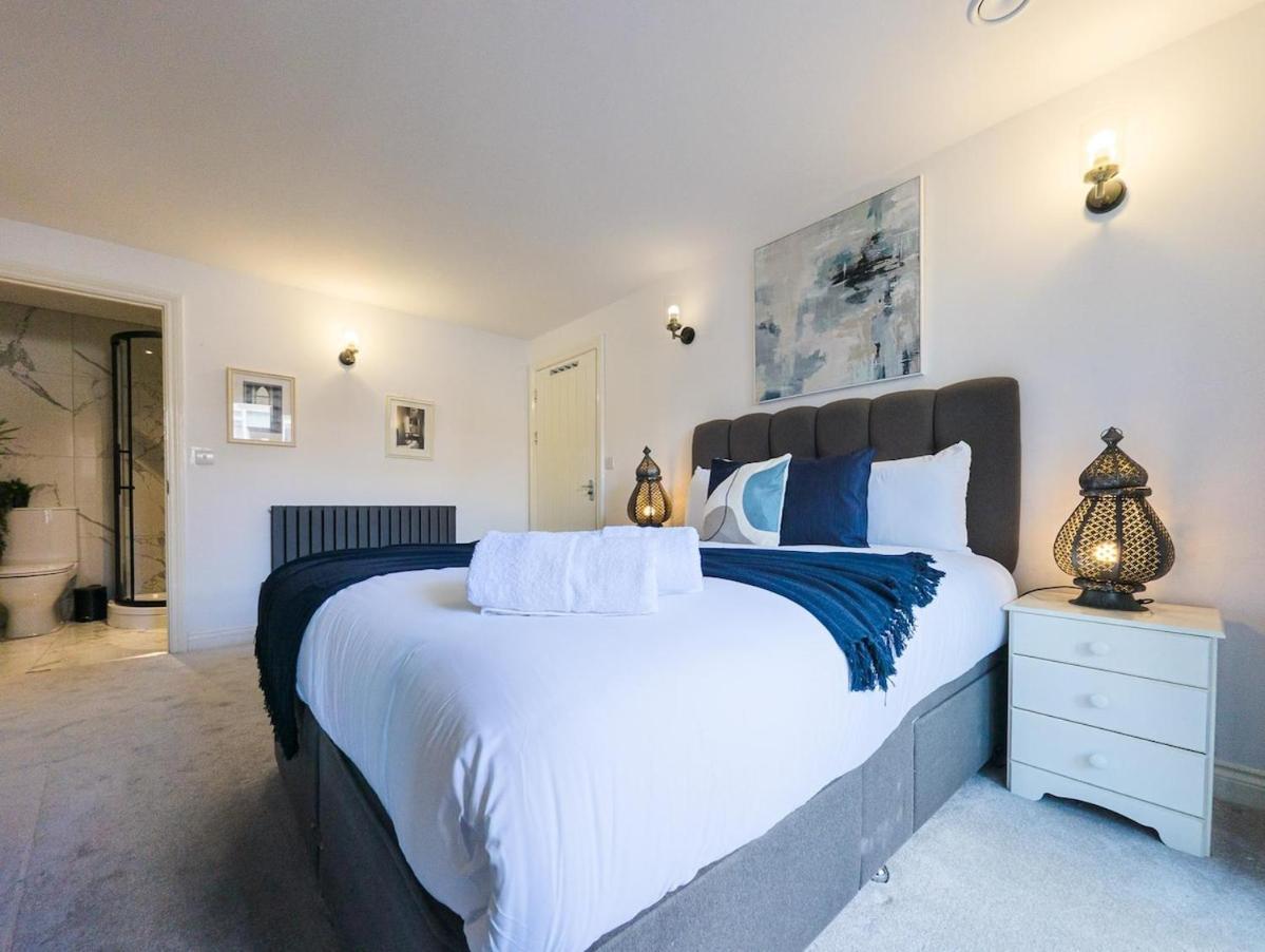 Modern 2bedrooms With En & Private Parking Apartment